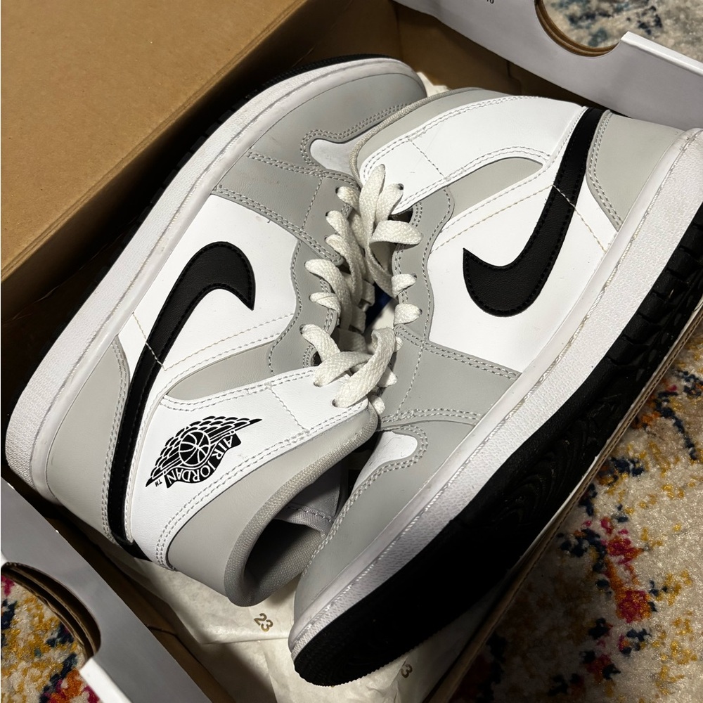 Nike Jordan 1 Mid light smoke grey